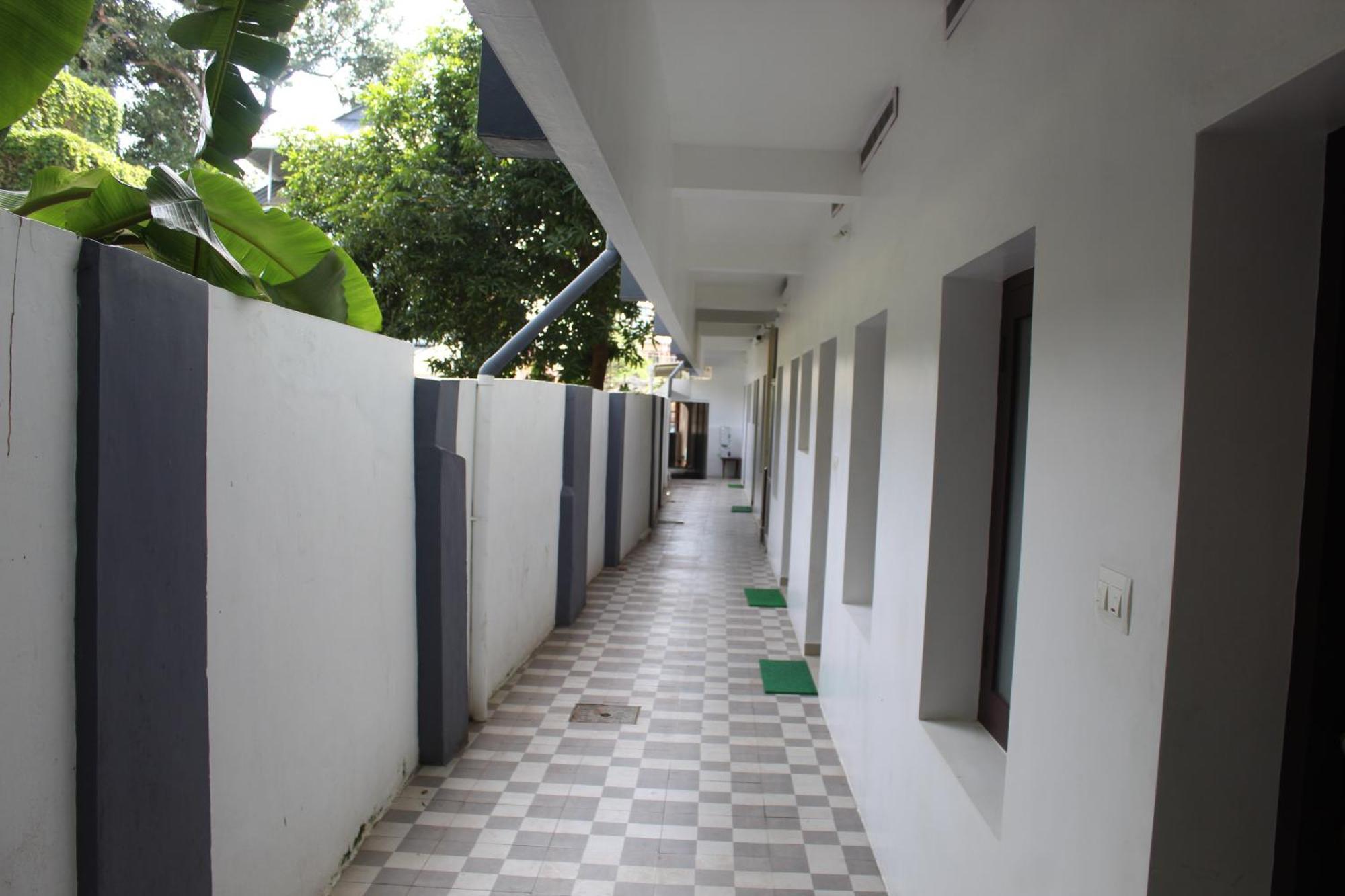 Anna Hotel Thiruvananthapuram Exterior photo
